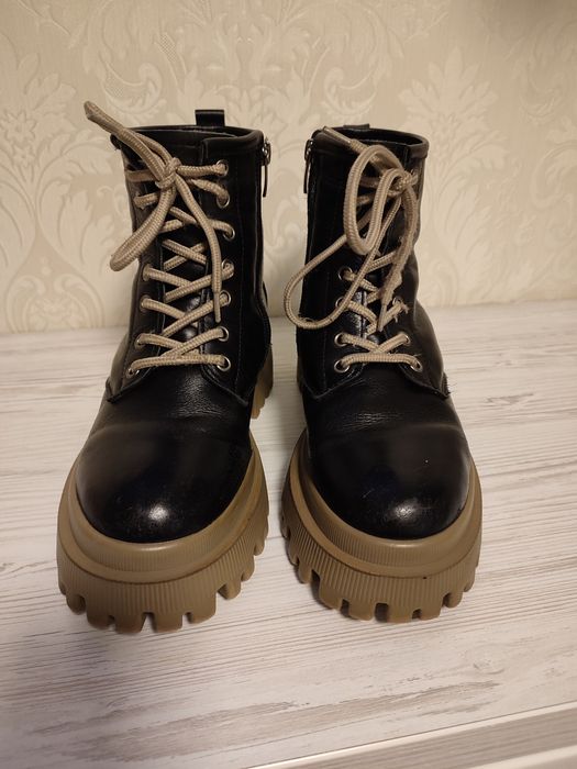 Продам зимові черевики .