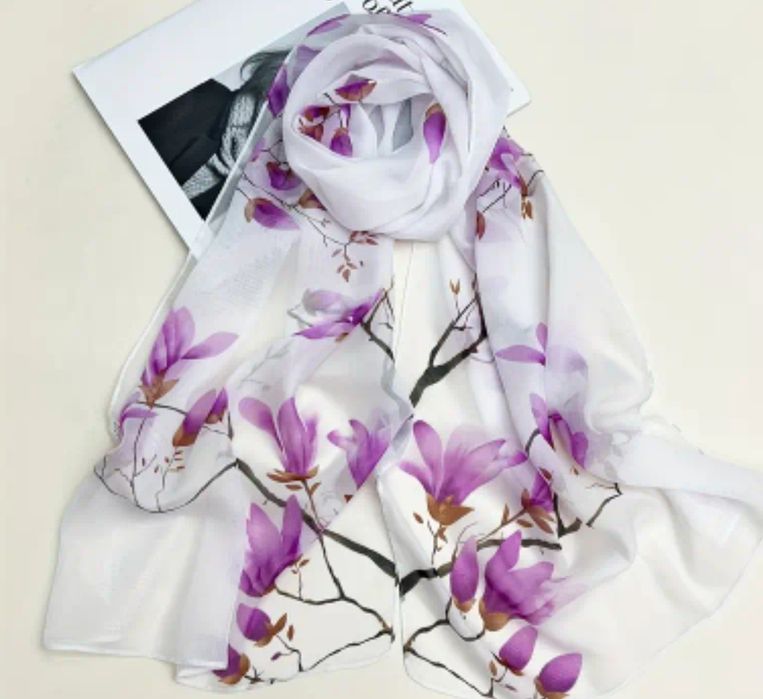 Nowy piękny szal 150 na 50 cm biały w magnolie
