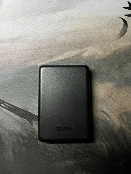 Power bank quase nova