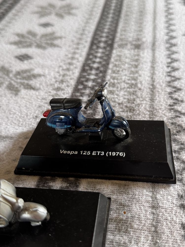 Lote de 2 vespas em miniatura
