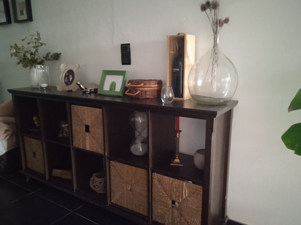 Armário IKEA com três cestos