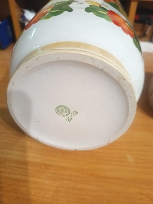 Порцелянова ваза для квітів