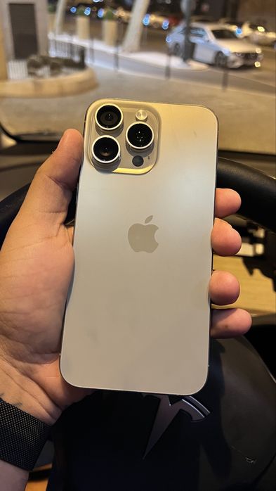 Iphone 15 pro max TRINCADO