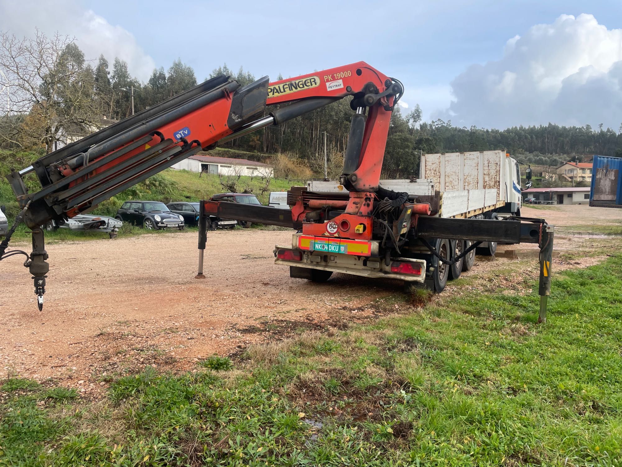 Grua Palfinger PK 19000 com rádio comando