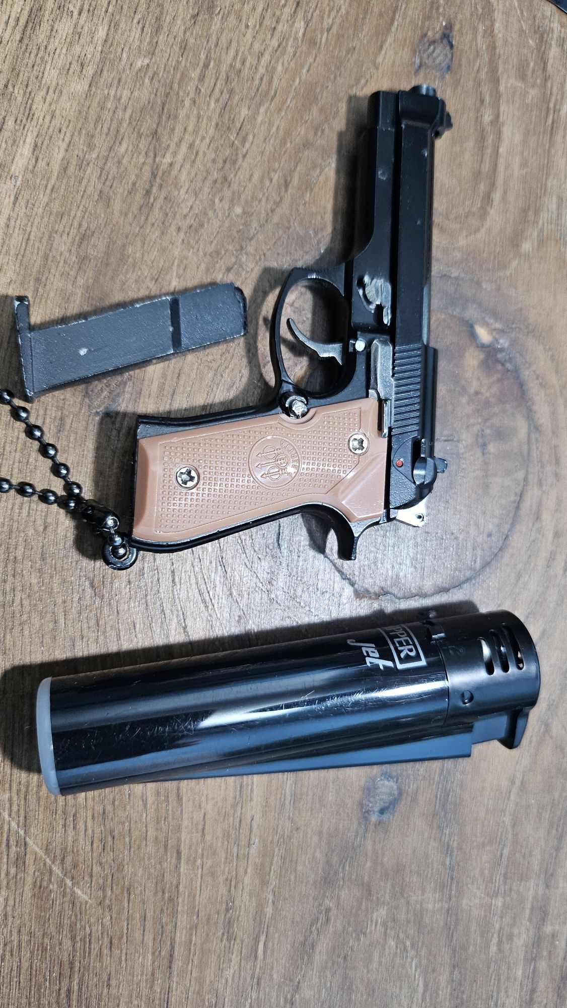 Escala 1:3  GLOCK 17/ Beretta M92  metal replica á real, não dispara