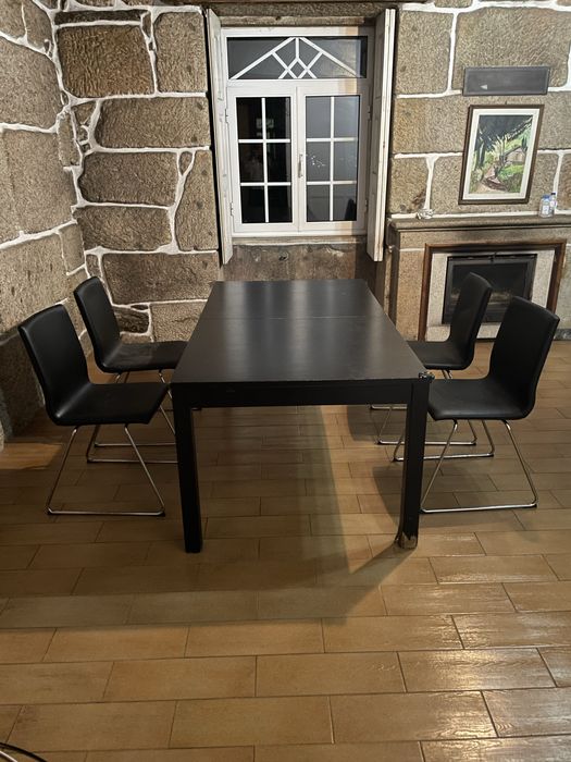 Mesa de jantar com cadeiras
