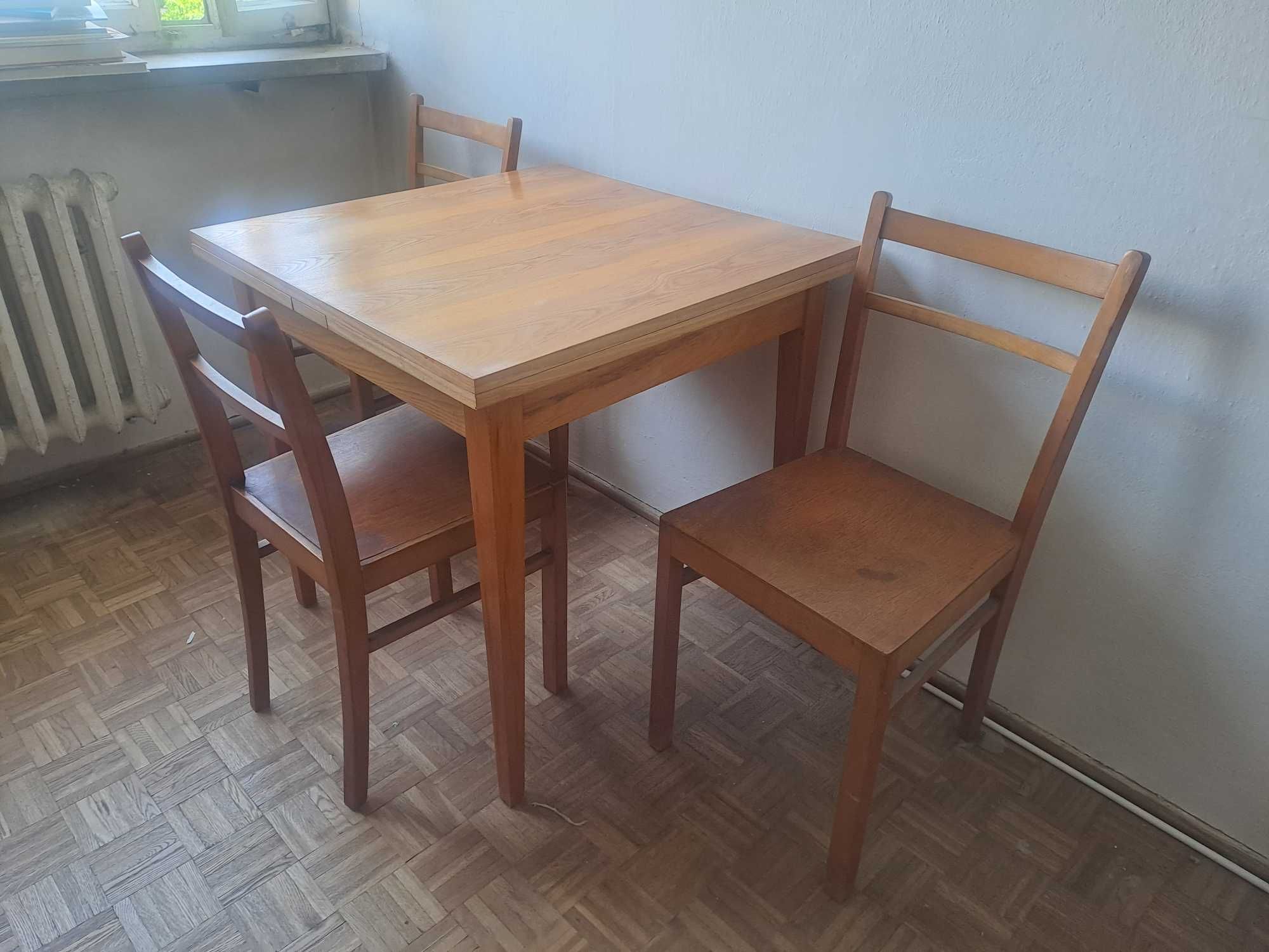 Drewniane krzesła i stół lata 60/70