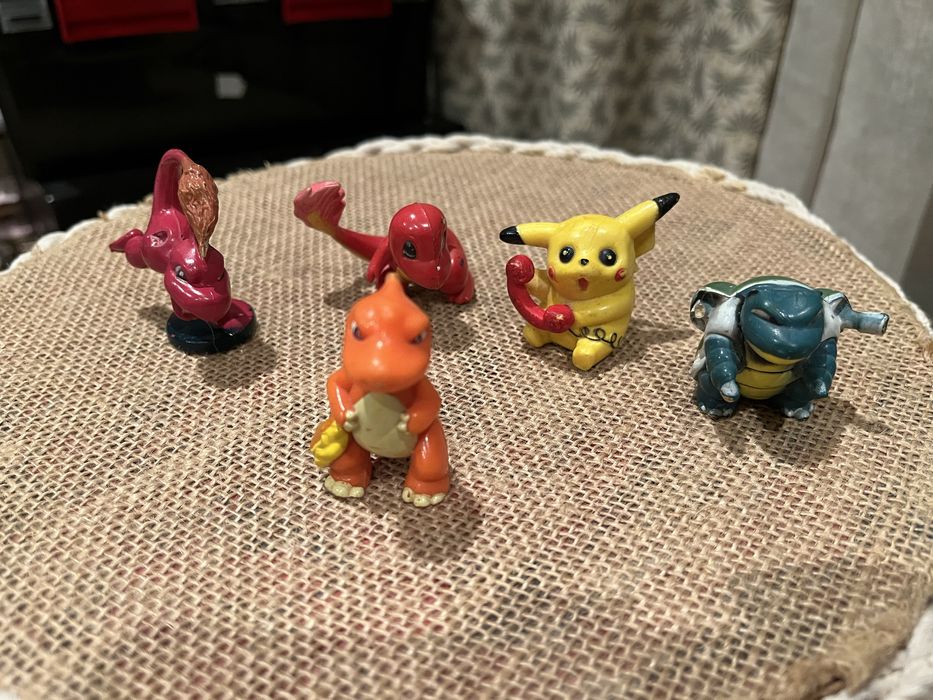 Vendo bonecos pokemons borracha/plastico