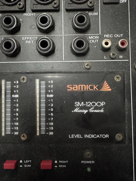 Samick SM-1200P mixing console