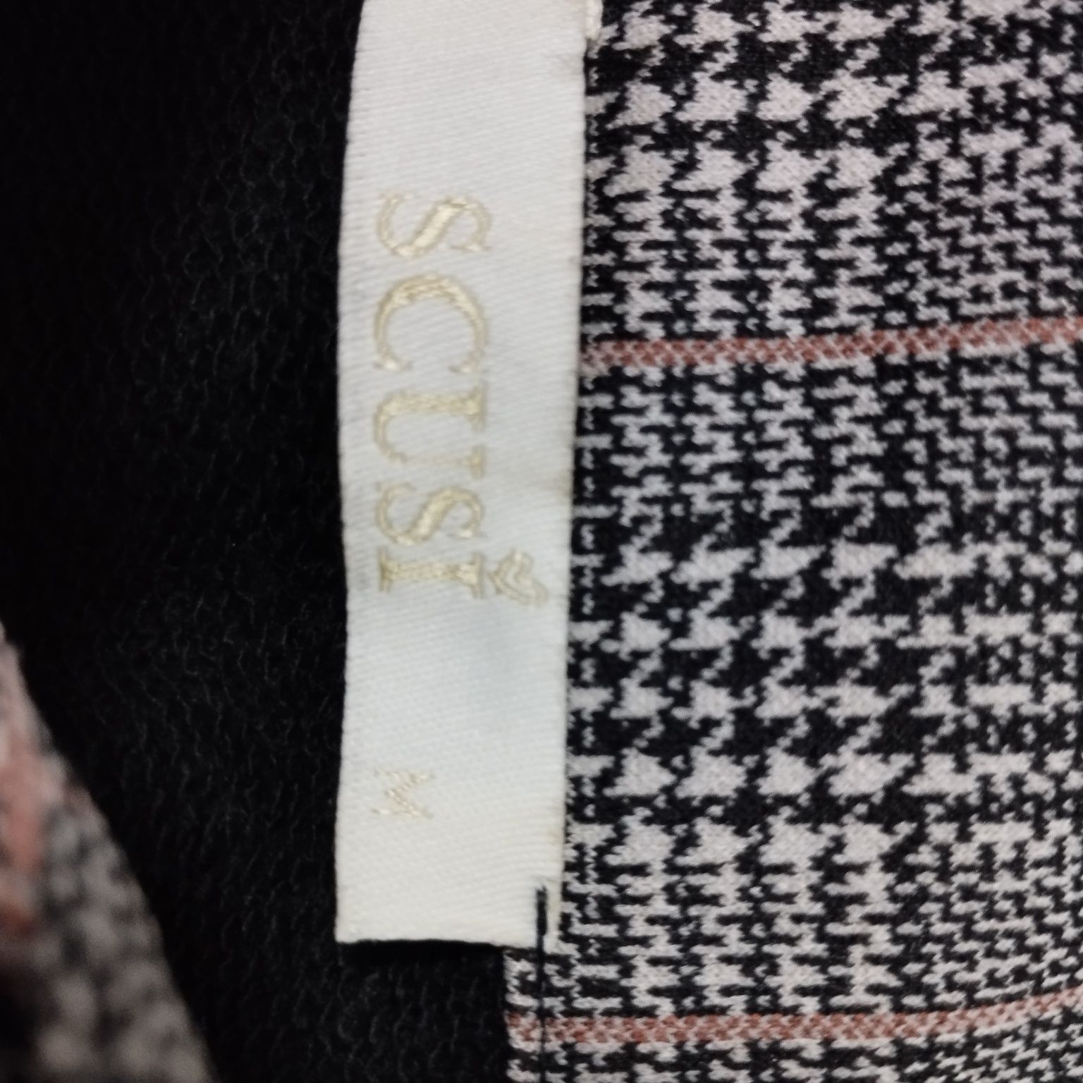 Camisola de marca SCUSI