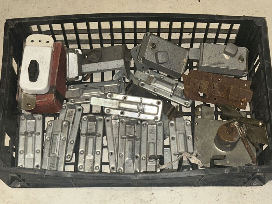 Zestaw starych ZAMKÓW,Zasuw - PRL