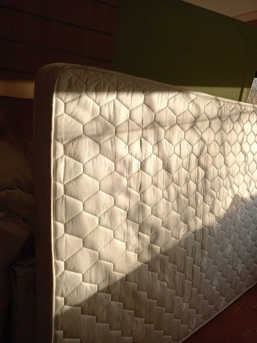 Colchão de casal em bom estado. Medidas 150/195