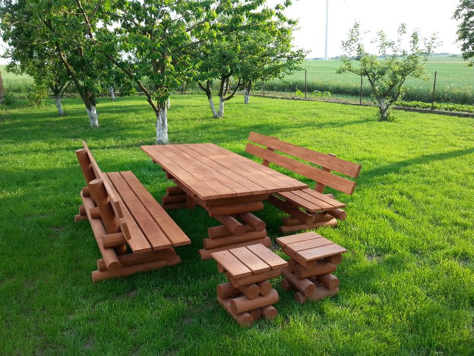 meble do ogrodu z drewna , krzesła , ławki