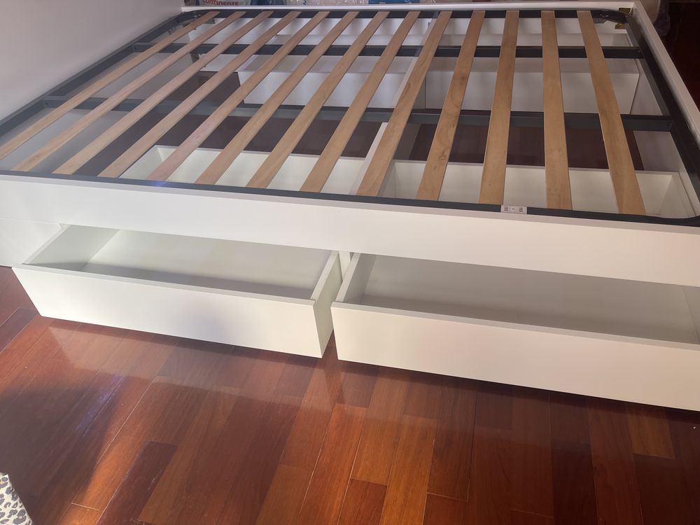 Cama de casal com luz LED