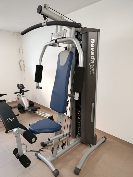 Maquina de fitness BH Nevada e banco de abdominais