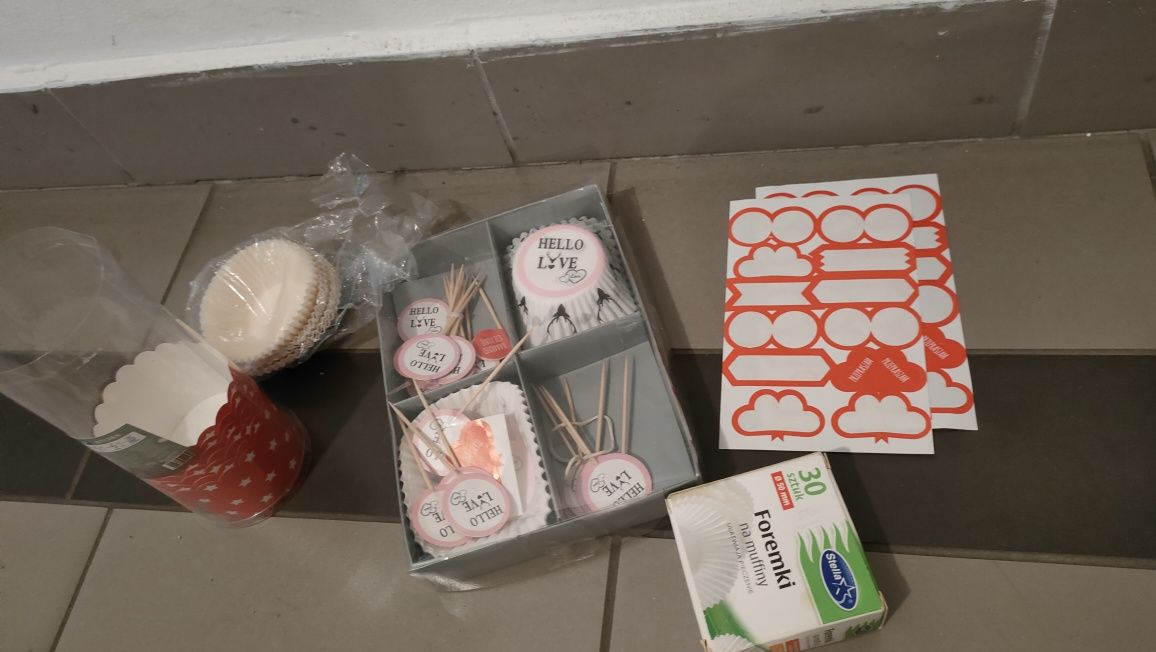 pojemniki na ciasto tort + naklejki i papierki