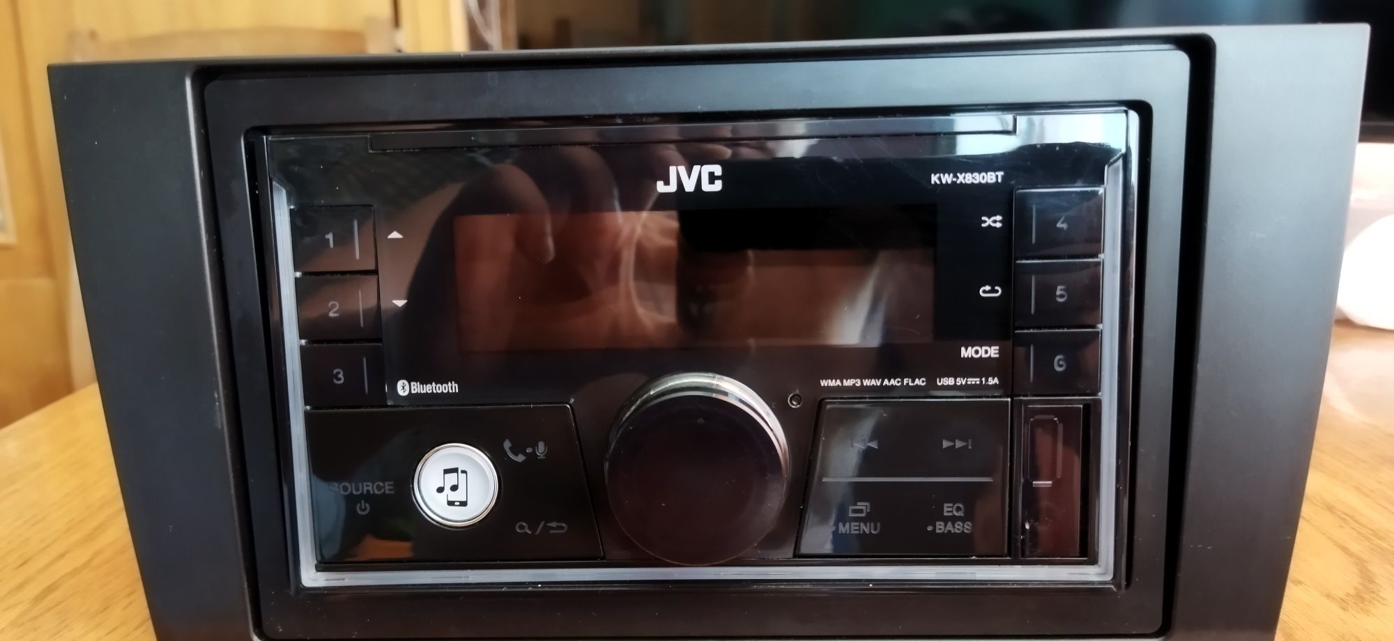 Продам дуже якісну 2 дінову магнітолу JVC модель(KW-X830BT).ОРІГІНАЛ!!