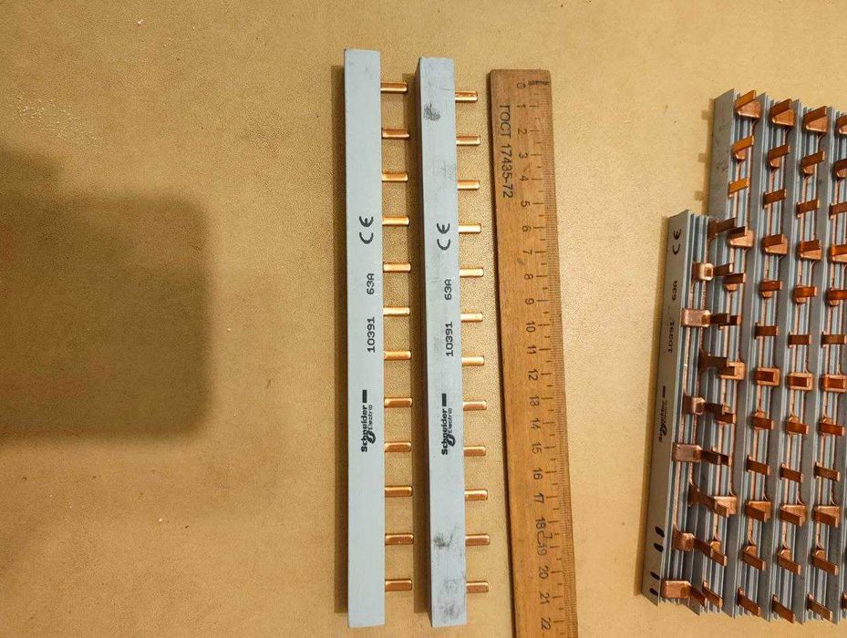 Гребенка для автоматов трехфазная, 12 модулей 10391 Schneider Electric