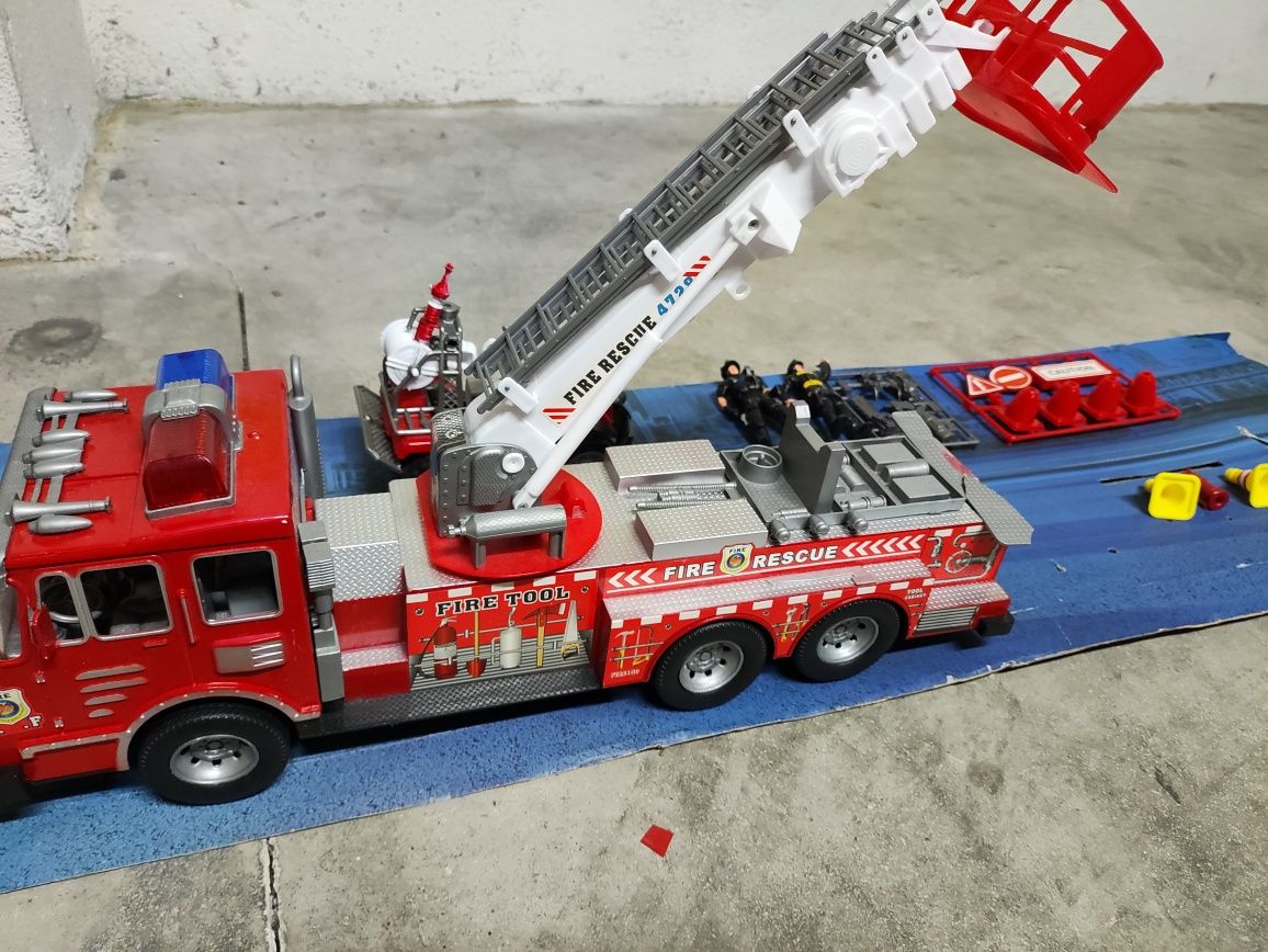 Camiao de bombeiros (40cm) com moto 4 e bonecos