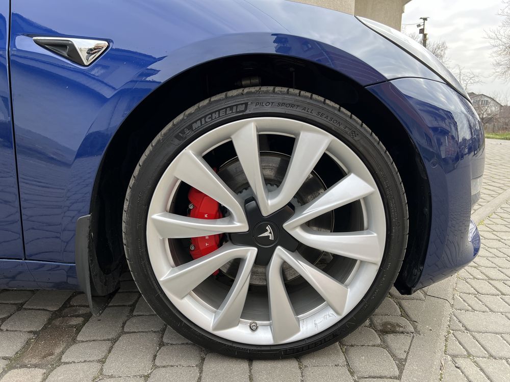 Tesla model 3 Perfomance 2019