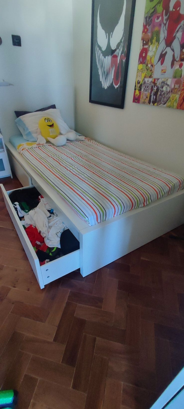Cama IKEA Malm com colchão e estrado. Praticamente novo