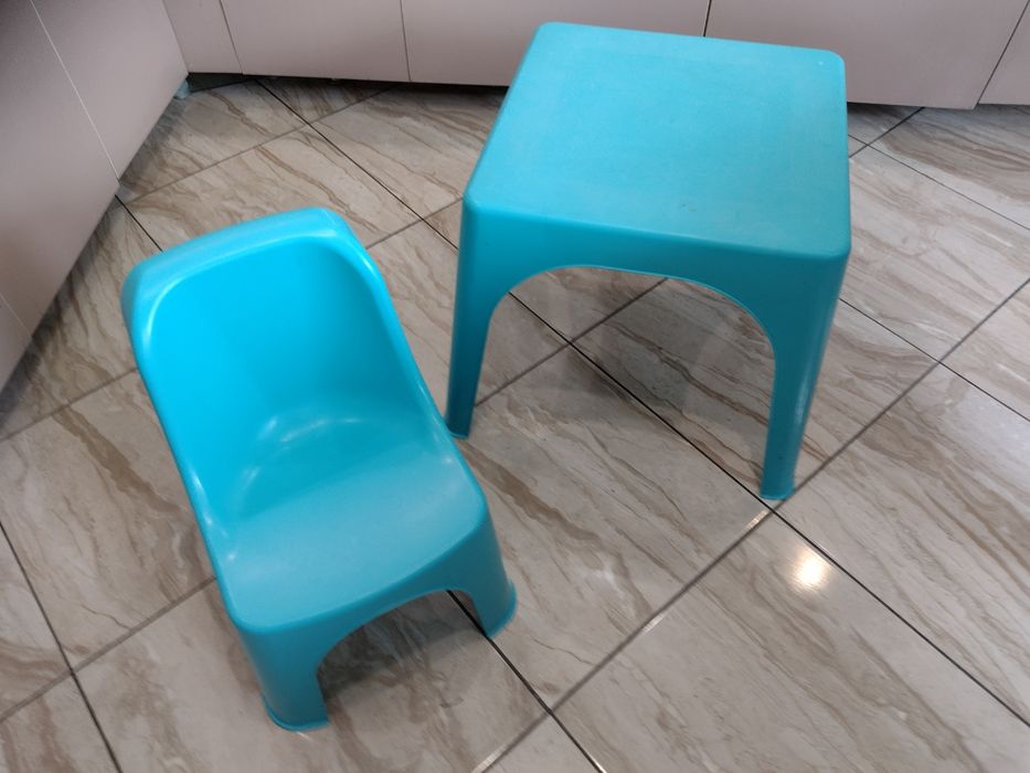 Дитячий стільчик і стол