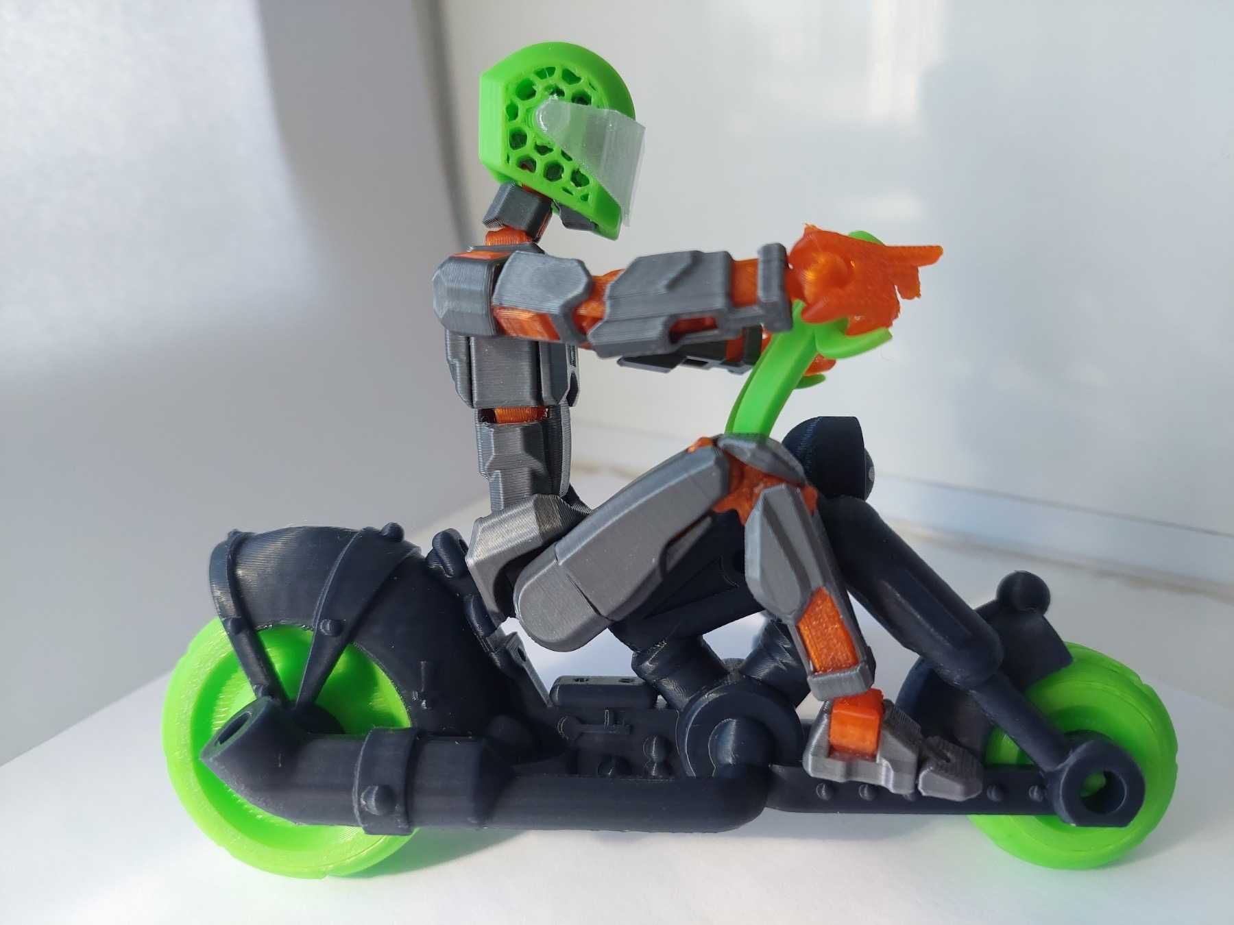 Робот подвижный DUMMY13 Lacky его Мотоцикл Чоппер и шлем  - видео