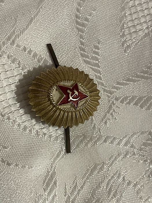 Знак із СССР кріпиться до головного убору