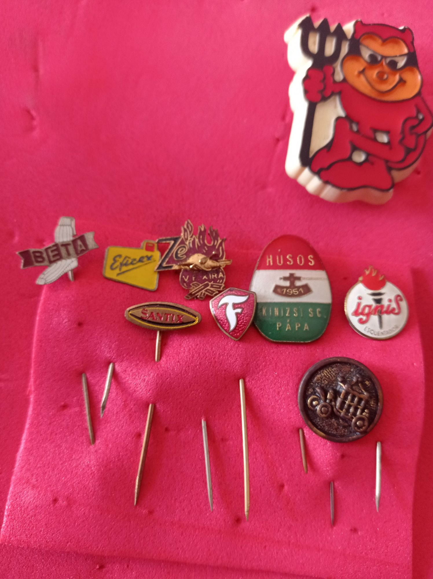 Pins desporto e bandeiras