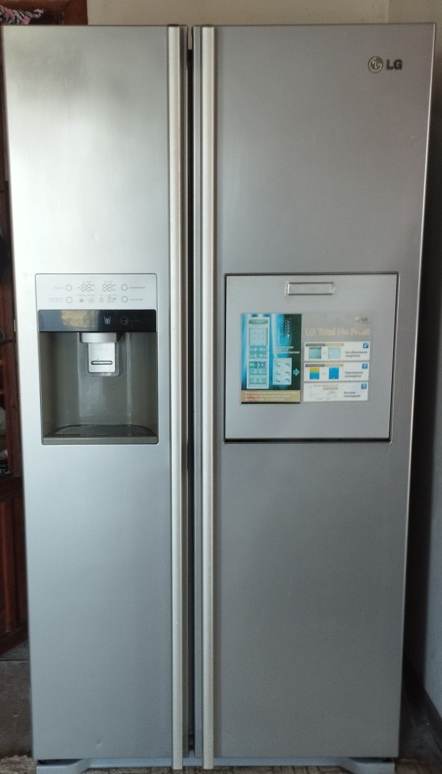 Продам двухдверный холодильник LG