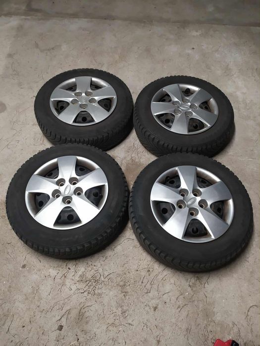 Sprzedam koła wraz z oponami zimowymi i kołpakami rozm 195/65 R 15