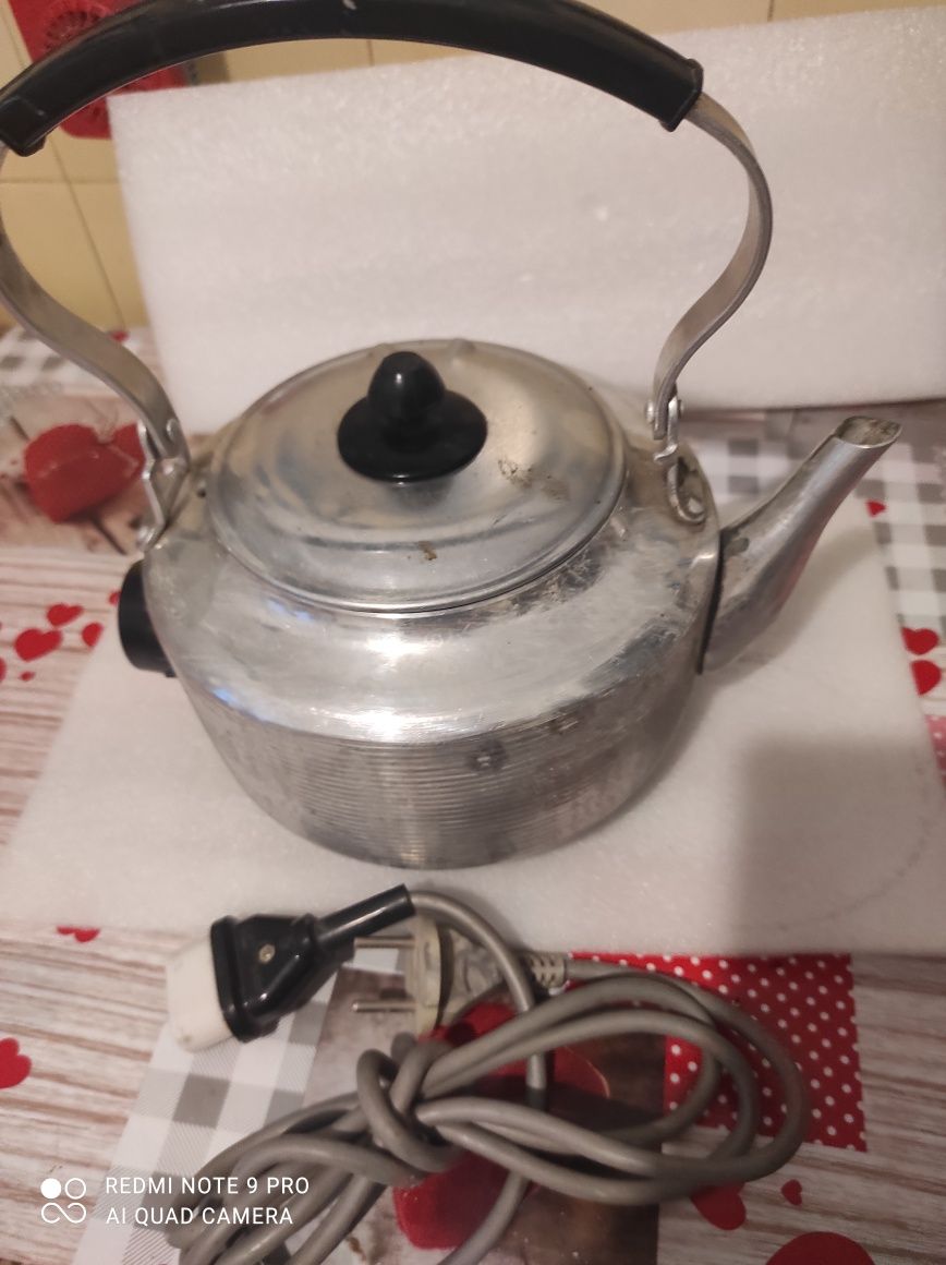Алюмінієвий електричний чайнік