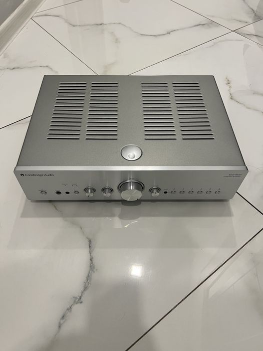 Интегральный усилитель Cambridge Audio Azur 651A