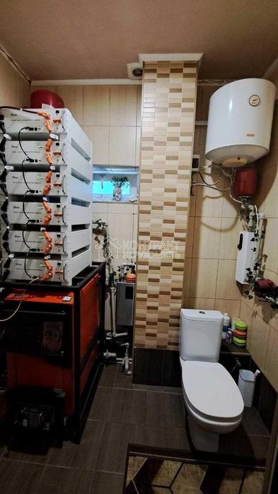 Продам сучасний будинок у самому центрі міста!