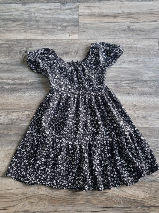 Czarna zwiewna sukienka