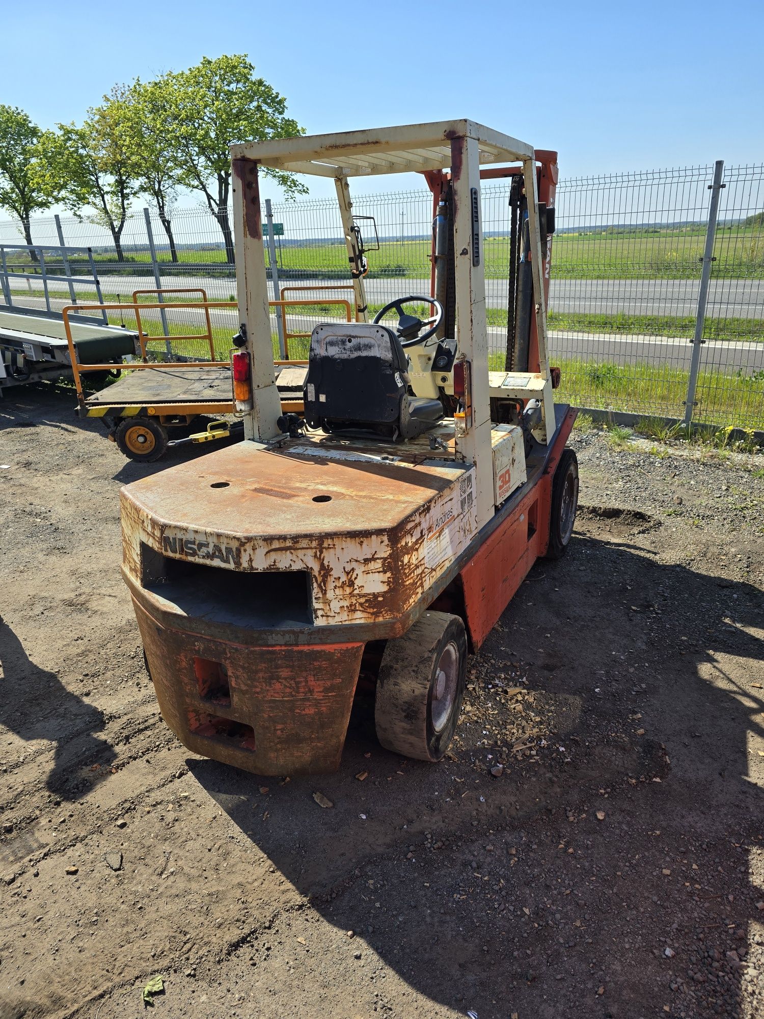 Wózek widłowy Nissan A30 3000kg diesel widlak