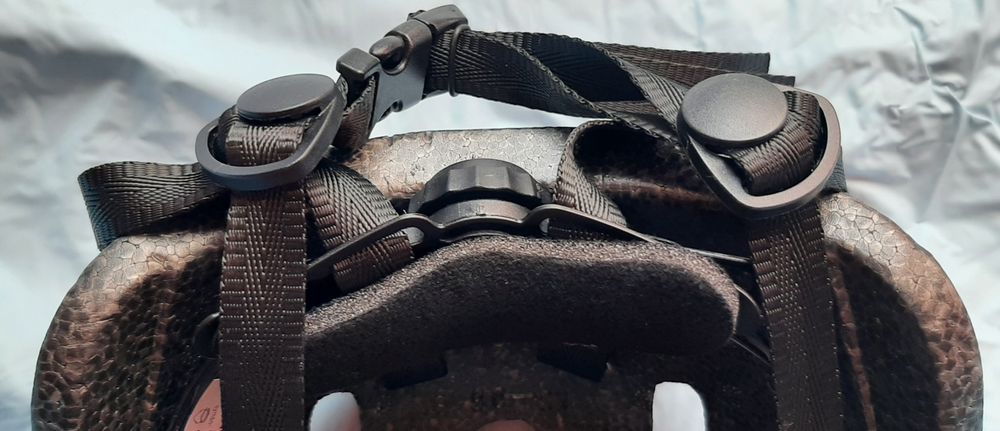 Kask rowerowy dla dziecka. Deskorolka lub na wrotki.