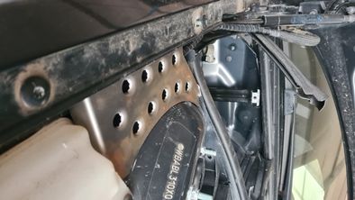 Wzmocnienie kielichów rozpórka boczne bok E46 BMW