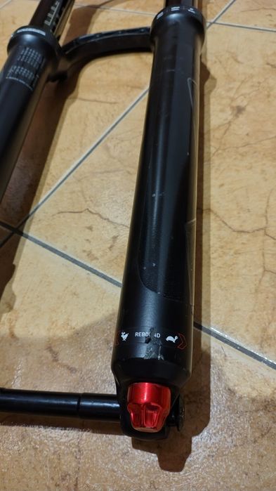 Amortyzator rowery Rock Shox Yari 160 RC 29 DebonAir