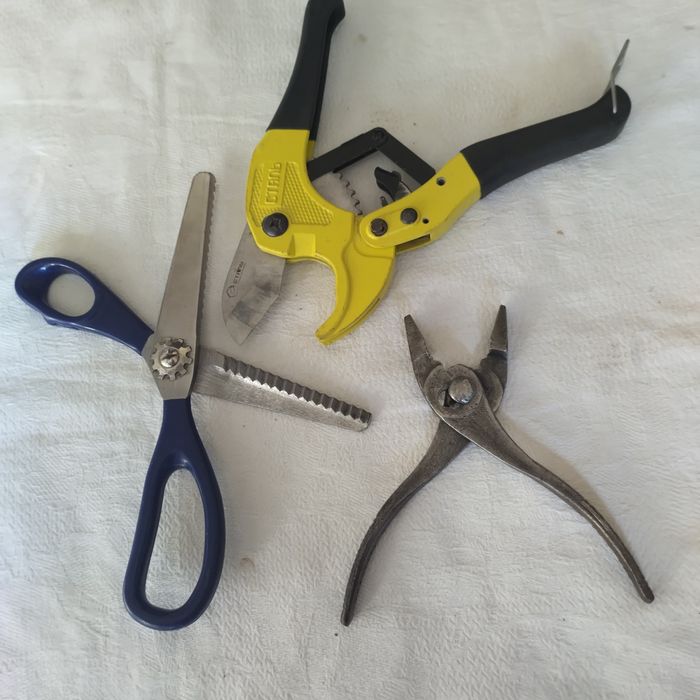 Інструмент, дриль, серп, коса, воротки, тиси, ножиці, пасатижи, прес