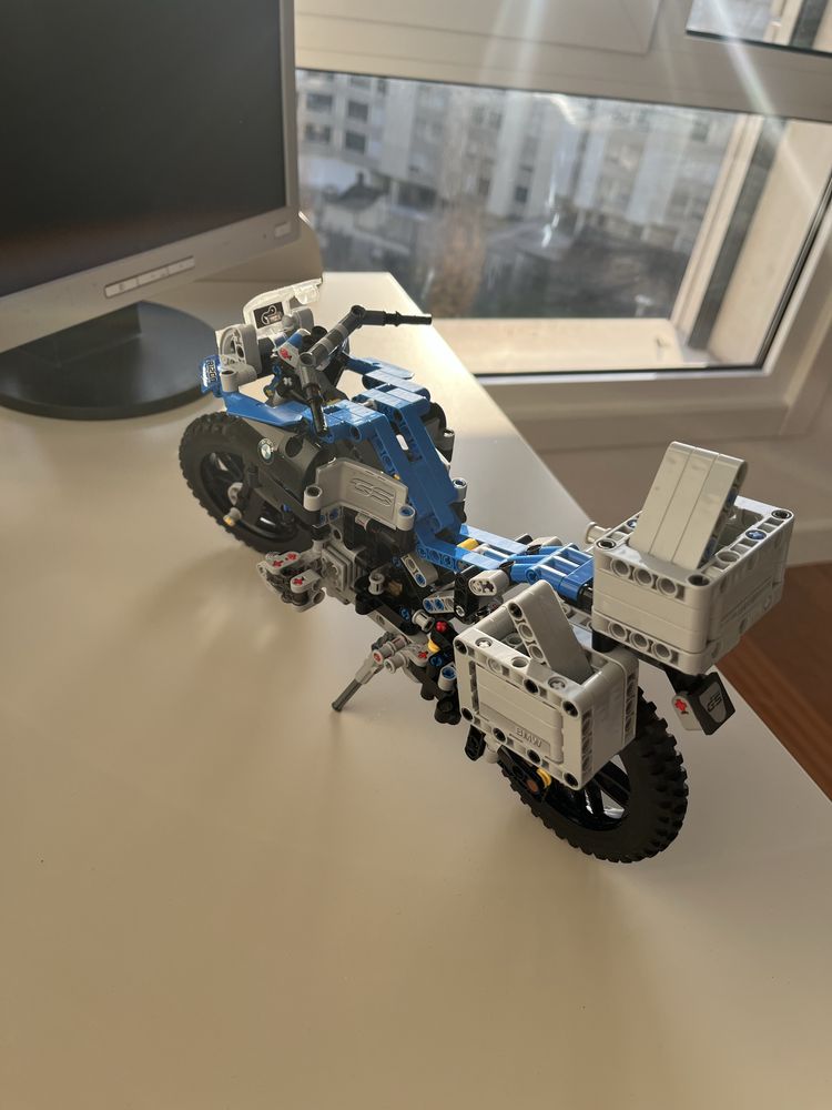 LEGO Technic BMW R1200 GS 42063