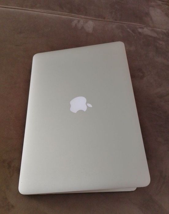 MacBook Air

13-inch, Early 2015