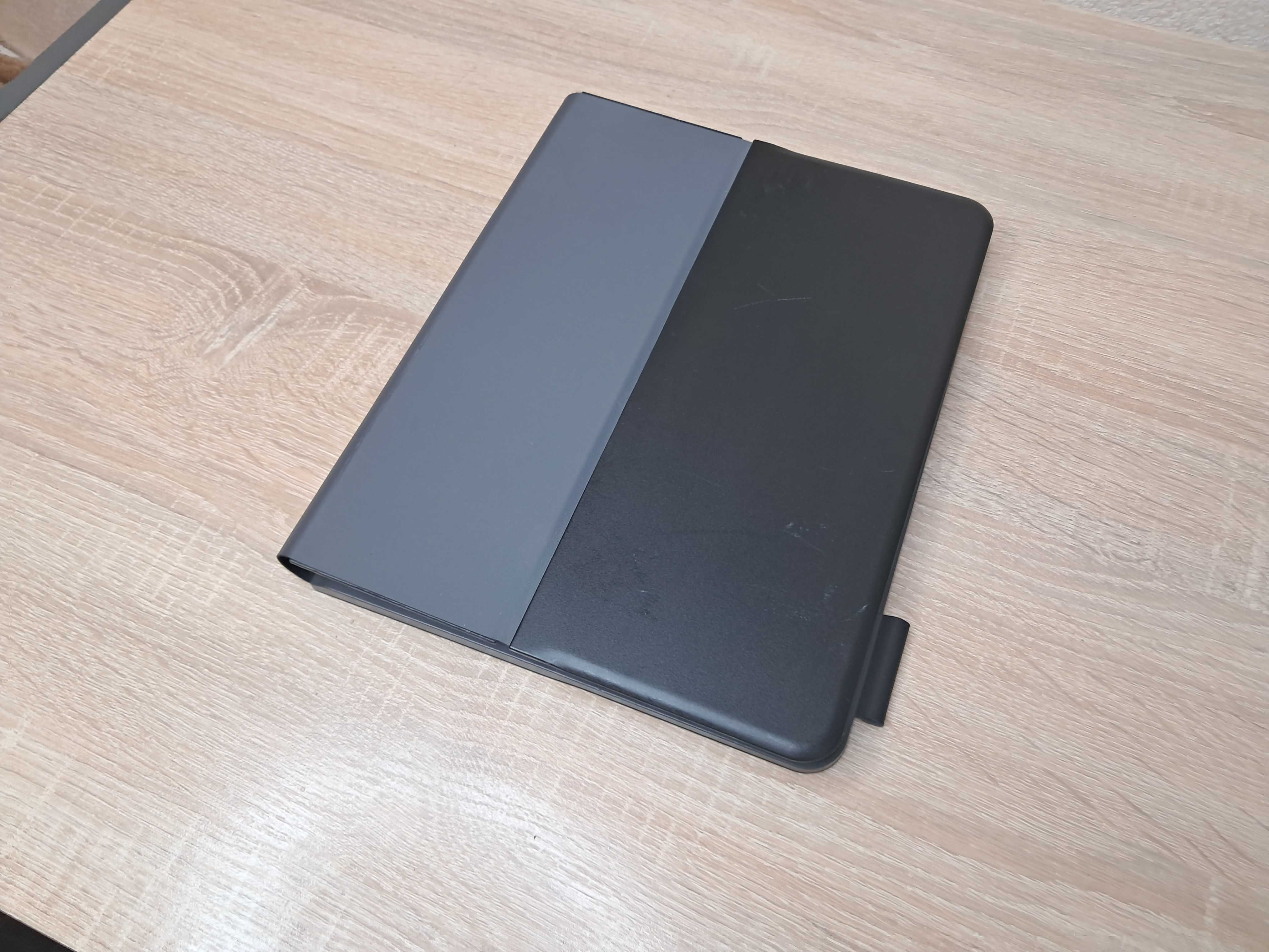 Чохол для планшету з клавіатурою Logitech Universal Folio