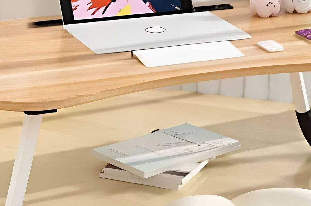 Стіл для ноутбука або планшета  матовий під дерево