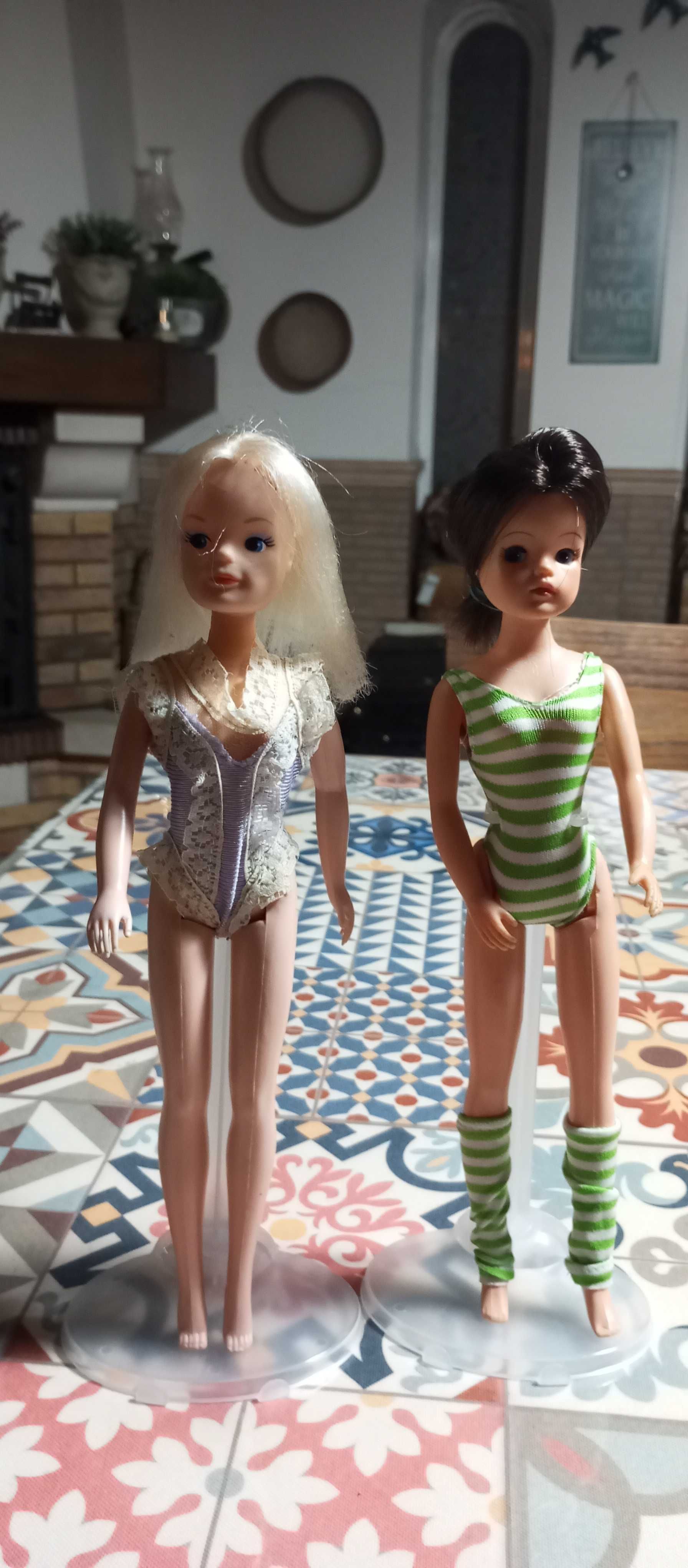 Duas bonecas Sindy antigas