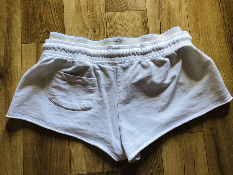 Shorty, białe damkie krótkie spodenki Tally Weijl rozmiar 36