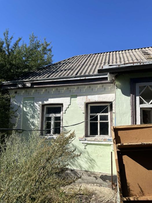 Продам житловий будинок із земельною ділянкою