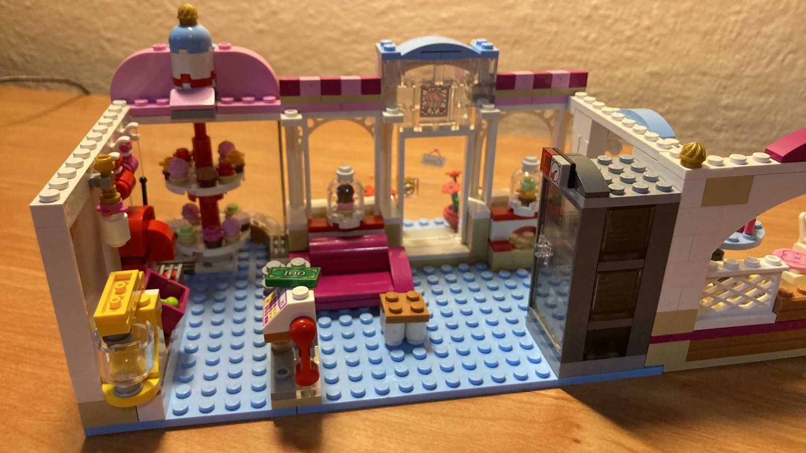 Блоковий конструктор LEGO Friends Кондитерская (41119)