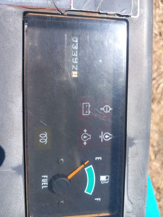 Mini giratória 1500kg  pc 007rasto em bom estado de uso motor memo kom