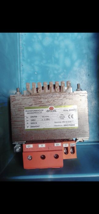 Diversos transformadores de 220V  24V 40 amperes.